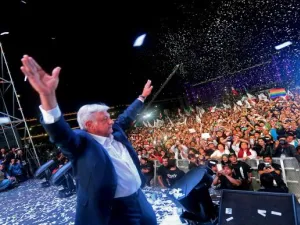  الرئيس المكسيكي الحالي أندريس مانويل لوبيز أوبرادور
