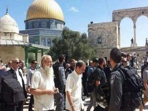 مستوطنون يقتحمون المسجد الأقصى بعد إخلائه من المصلين