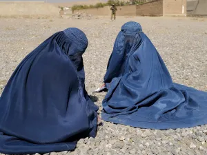 لا. . . المرأة المسلمة ليست مُكَرَّمَة 