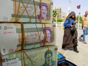 من أجل تجاوز هذه العقوبات ومواصلة تمويل قوات القدس، تستخدم إيران البنوك في العراق كوسطاء لمعاملاتها