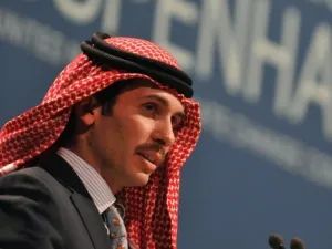 الحمزة بن الحسين الأمير المضطرب