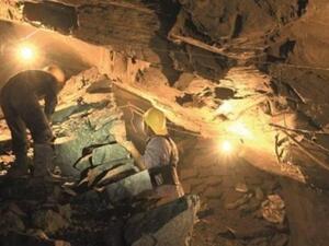 إندونيسيا.. مقتل 12 امرأة جراء انهيار أرضي بمنجم ذهب