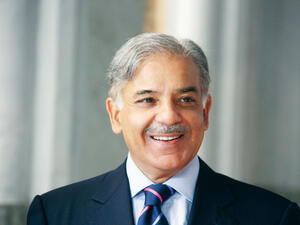 شهباز شريف يقدم اوراق ترشحه