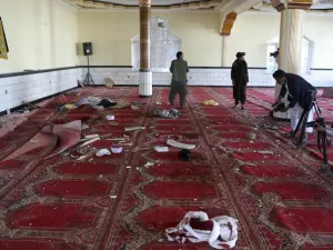 وعادة ما يتبنى تنظيم داعش افغانستان العمليات التي تستهدف مساجد الشيعة 