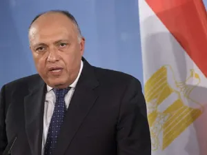 مصر تتحلل من المحرمات الإقليمية