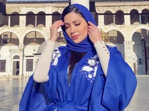 نسرين طافش بقفطان باللون البرغندي في سحور رمضان