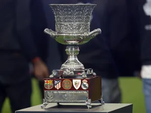 Spanish Super Cup trophy (Photo: AFP)