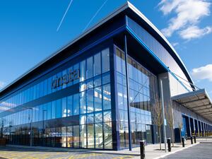 دناتا توسّع عملياتها في لندن هيثرو بافتتاح منشأة شحن متخصصة