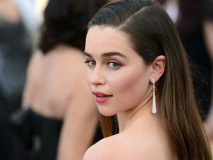 Emilia Clarke gets angry over Amro Mustafa's video Emilia Clarke gets angry over Amro Mustafa's video