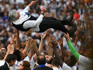 Real Madrid's players carry Real Madrid's Italian coach Carlo Ancelotti at the end of the Spanish League football match between Real Madrid CF and RCD Espanyol at the Santiago Bernabeu stadium in Madrid on April 30, 2022. (Photo by GABRIEL BOUYS / AFP) Real Madrid's players carry Real Madrid's Italian coach Carlo Ancelotti at the end of the Spanish League football match between Real Madrid CF and RCD Espanyol at the Santiago Bernabeu stadium in Madrid on April 30, 2022. (Photo by GABRIEL BOUYS / AFP)
