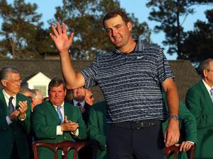 Scottie Scheffler waves to the crowd during the Green Jacket Ceremony after winning the Masters at Augusta National Golf Club on April 10, 2022 in Augusta, Georgia. Andrew Redington/Getty Images/AFP (Photo by Andrew Redington / GETTY IMAGES NORTH AMERICA / Getty Images via AFP) Scottie Scheffler waves to the crowd during the Green Jacket Ceremony after winning the Masters at Augusta National Golf Club on April 10, 2022 in Augusta, Georgia. Andrew Redington/Getty Images/AFP (Photo by Andrew Redington / GETTY IMAGES NORTH AMERICA / Getty Images via AFP)