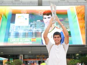 Carlos Alcaraz of Spain poses for a portrait with the Butch Buchholz Trophy after defeating Casper Ruud in the Men's Singles final during the Miami Open at Hard Rock Stadium on April 03, 2022 in Miami Gardens, Florida. Michael Reaves/Getty Images/AFP (Photo by Michael Reaves / GETTY IMAGES NORTH AMERICA / Getty Images via AFP) Carlos Alcaraz of Spain poses for a portrait with the Butch Buchholz Trophy after defeating Casper Ruud in the Men's Singles final during the Miami Open at Hard Rock Stadium on April 03, 2022 in Miami Gardens, Florida. Michael Reaves/Getty Images/AFP (Photo by Michael Reaves / GETTY IMAGES NORTH AMERICA / Getty Images via AFP)