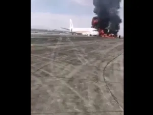 مطار تشونغتشينغ الصيني