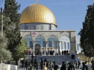 200 ألف فلسطيني أدوا صلاة العيد في المسجد الأقصى