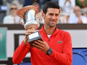 جوكوفيتش يظفر باللقب (المصدر: أ ف ب)