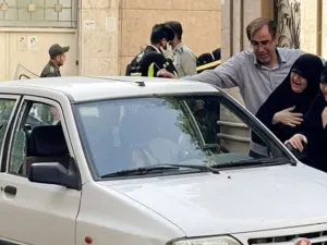 رئيس إيران يتعهد بالثأر بعد اغتيال قيادي في الحرس الثوري