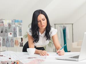 كيف تجعل امرأة برج الثور تحبك بجنون؟