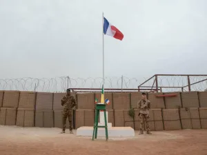 مالي.. المجلس العسكري يلغي الاتفاقيات الدفاعية مع فرنسا