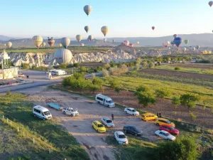 إقبال سياحي متزايد على جولات المناطيد في تركيا