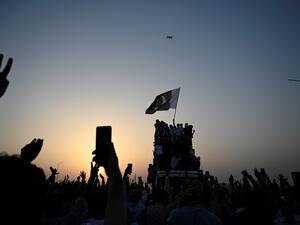 Clashes erupt as Pakistan authorities block ex-premier's protest march