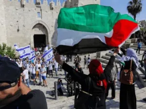 مسيرة الأعلام محاولة لترميم حالة الفشل التي مني بها الاحتلال مؤخراً