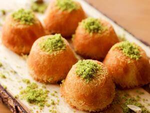 تفسير أكل الحلويات في المنام - المعنى والرمزية