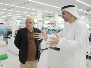 عزيزي تحصل على جائزة تقديرية لتبرعها بـ 10 ملايين درهم لمؤسسة الجليلة