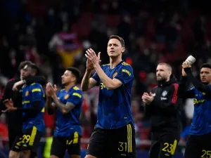 Manchester United's Serbian midfielder Nemanja Matic and teammates react at the end of the UEFA Champions League football match between Atletico de Madrid and Manchester United at the Wanda Metropolitano stadium in Madrid on February 23, 2022. (Photo by OSCAR DEL POZO / AFP)