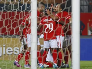 Ahly's players celebrate at the end of the CAF Champions League semi-final match between Egypt's al-Ahly and Algeria's ES Setif at the al-Salam stadium in Cairo on May 7, 2022. (Photo by Khaled DESOUKI / AFP)