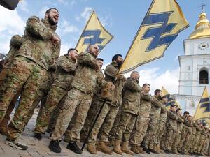 مقاتلون من كتيبة آزوف الأوكرانية