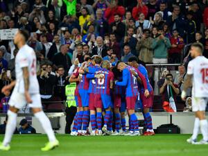 Barcelona's players celebrate their second goal scored by Spanish midfielder Sergio Busquets during the Spanish League football match between FC Barcelona and RCD Mallorca at the Camp Nou stadium in Barcelona on May 1, 2022. (Photo by Pau BARRENA / AFP) Barcelona's players celebrate their second goal scored by Spanish midfielder Sergio Busquets during the Spanish League football match between FC Barcelona and RCD Mallorca at the Camp Nou stadium in Barcelona on May 1, 2022. (Photo by Pau BARRENA / AFP)