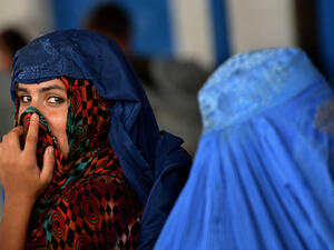 فرض ارتداء البرقع على النساء