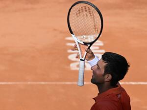 Serbia's Novak Djokovic celebrates after winning the final match of the Men's ATP Rome Open tennis tournament against Greece's Stefanos Tsitsipas on May 15, 2022 at Foro Italico in Rome. (Photo by Tiziana FABI / AFP) Serbia's Novak Djokovic celebrates after winning the final match of the Men's ATP Rome Open tennis tournament against Greece's Stefanos Tsitsipas on May 15, 2022 at Foro Italico in Rome. (Photo by Tiziana FABI / AFP)