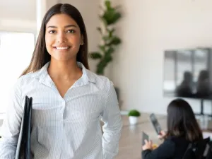 علاقات البوابة: 4 أخطاء مهنية ترتكبها في العشرينات