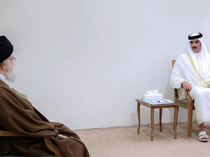 آية الله خامنئي، وأمير قطر 