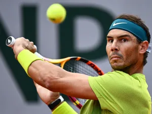 Spain's Rafael Nadal returns the ball to Netherland's Botic Van De Zandschulp during their men's singles match on day six of the Roland-Garros Open tennis tournament at the Court Suzanne-Lenglen in Paris on May 27, 2022. (Photo by Anne-Christine POUJOULAT / AFP)