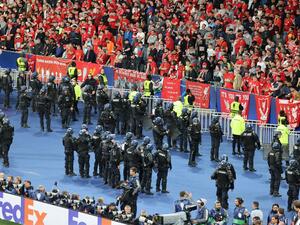 Riot police take up positions in front of the Liverpool fans after the UEFA Champions League final football match between Liverpool and Real Madrid at the Stade de France in Saint-Denis, north of Paris, on May 28, 2022. Real Madrid won the match 0-1. (Photo by Thomas COEX / AFP) Riot police take up positions in front of the Liverpool fans after the UEFA Champions League final football match between Liverpool and Real Madrid at the Stade de France in Saint-Denis, north of Paris, on May 28, 2022. Real Madrid won the match 0-1. (Photo by Thomas COEX / AFP)