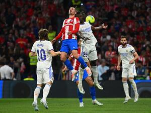 Atletico Madrid's French forward Antoine Griezmann (Top-L) and Real Madrid's French midfielder Eduardo Camavinga (Top-R) jump for the ball during the Spanish League football between Club Atletico de Madrid and Real Madrid CF at the Wanda Metropolitano stadium in Madrid on May 8, 2022. (Photo by GABRIEL BOUYS / AFP) Atletico Madrid's French forward Antoine Griezmann (Top-L) and Real Madrid's French midfielder Eduardo Camavinga (Top-R) jump for the ball during the Spanish League football between Club Atletico de Madrid and Real Madrid CF at the Wanda Metropolitano stadium in Madrid on May 8, 2022. (Photo by GABRIEL BOUYS / AFP)