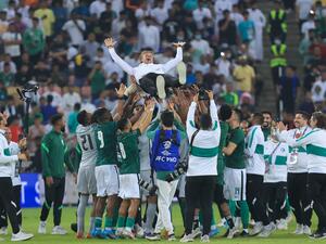 Saudi Arabia's French coach Herve Renard is carried by team players in celebration at the end of the 2022 Qatar World Cup Asian Qualifiers football match between Saudi Arabia and Australia, at the King Abdullah Sport City Stadium in the city of Jeddah, on March 29, 2022. (Photo by AFP) Saudi Arabia's French coach Herve Renard is carried by team players in celebration at the end of the 2022 Qatar World Cup Asian Qualifiers football match between Saudi Arabia and Australia, at the King Abdullah Sport City Stadium in the city of Jeddah, on March 29, 2022. (Photo by AFP)