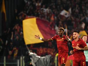 Roma's British forward Tammy Abraham (L) celebrates after opening the scoring during the UEFA Conference League semi-final second leg football match between AS Roma and Leicester City at The Olympic Stadium in Rome, on May 5, 2022. (Photo by Isabella BONOTTO / AFP) Roma's British forward Tammy Abraham (L) celebrates after opening the scoring during the UEFA Conference League semi-final second leg football match between AS Roma and Leicester City at The Olympic Stadium in Rome, on May 5, 2022. (Photo by Isabella BONOTTO / AFP)