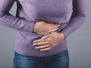 هل يمكن أن يسبب ارتجاع المريء آلام في المعدة ؟
