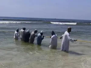 بعد 9 أيام من الاختفاء بالبحر.. العثور على صيادين عمانيين