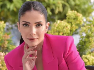 منى زكي تتزين بمجوهرات Bulgari الفاخرة 