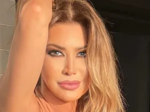 نوال الزغبي بإطلالات جريئة وناعمة تناسب الخروجات المسائية