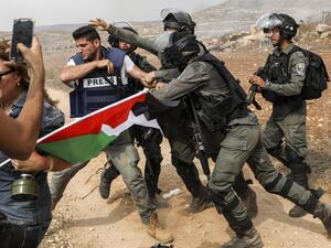 Journalist under Israeli attack 