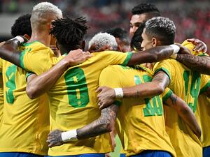 Brazil's forward Neymar (C) celebrates with teammates after he scored a penalty goal during the international football friendly match between South Korea and Brazil at Seoul World Cup Stadium in Seoul on June 2, 2022. (Photo by ANTHONY WALLACE / AFP) Brazil's forward Neymar (C) celebrates with teammates after he scored a penalty goal during the international football friendly match between South Korea and Brazil at Seoul World Cup Stadium in Seoul on June 2, 2022. (Photo by ANTHONY WALLACE / AFP)