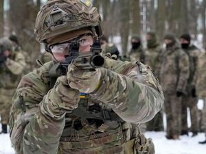 صواريخ روسية تدمر معسكرا اوكرانيا