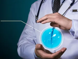 طبيب البوابة: لماذا يتردد الرجال في الحديث عن العقم؟