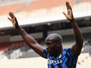 Inter Milan's Belgian forward Romelu Lukaku celebrates after scoring the 5th goal during the Italian Serie A football match Inter Milan vs Udinese on May 23, 2021 at the San Siro stadium in Milan. / AFP / Miguel MEDINA Inter Milan's Belgian forward Romelu Lukaku celebrates after scoring the 5th goal during the Italian Serie A football match Inter Milan vs Udinese on May 23, 2021 at the San Siro stadium in Milan. / AFP / Miguel MEDINA