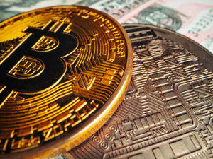 أسعار العملات الرقمية: البيتكوين مستقر على 29 ألف دولار